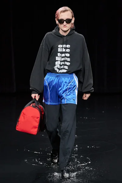 Look 70
